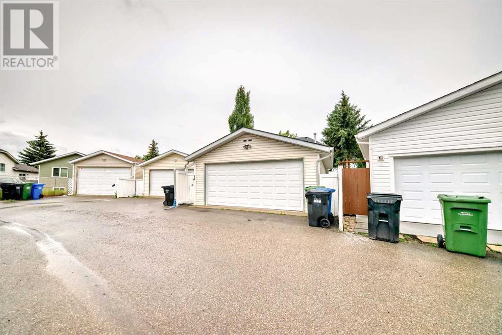 Single Family House for Sale in  Coverdale Way NE Coventry Hills Calgary 