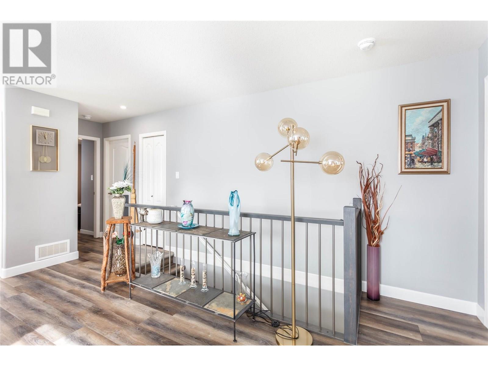 #4 2675 PINE AVENUE - Image 15