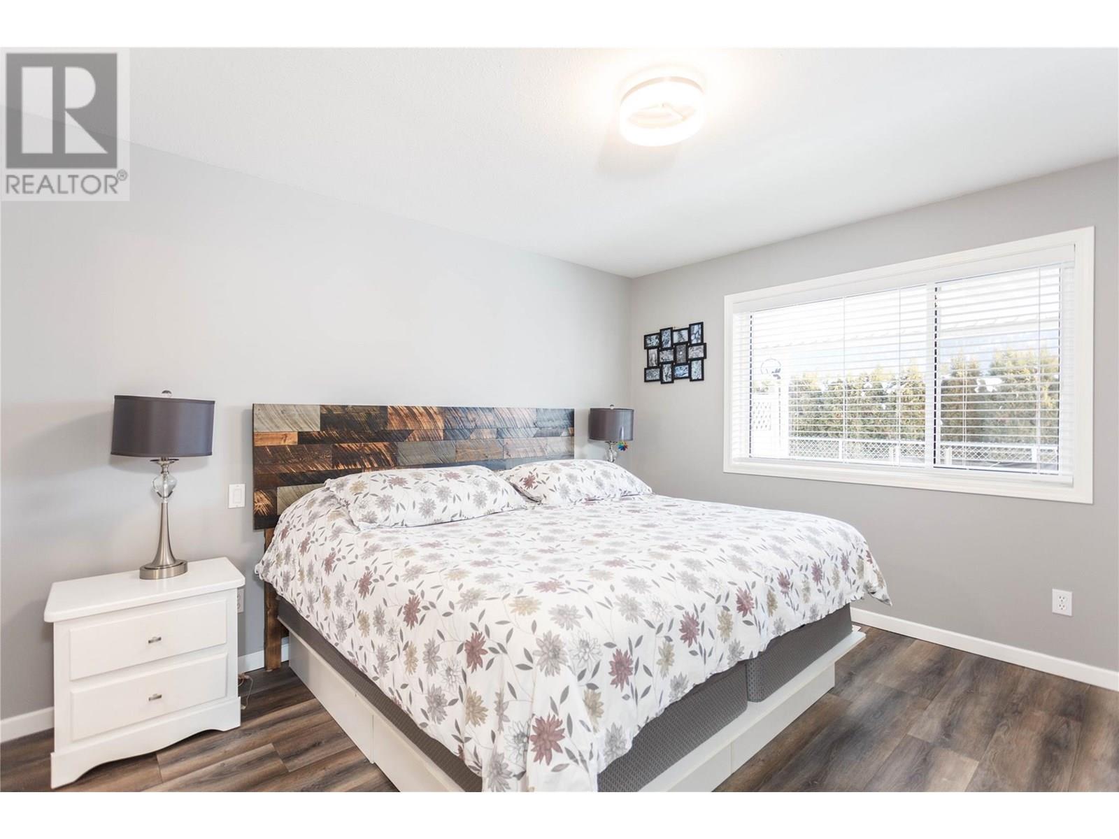 #4 2675 PINE AVENUE - Image 16