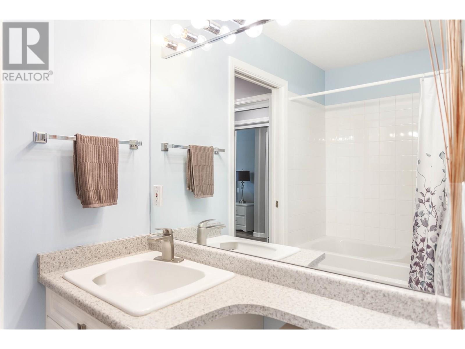#4 2675 PINE AVENUE - Image 21