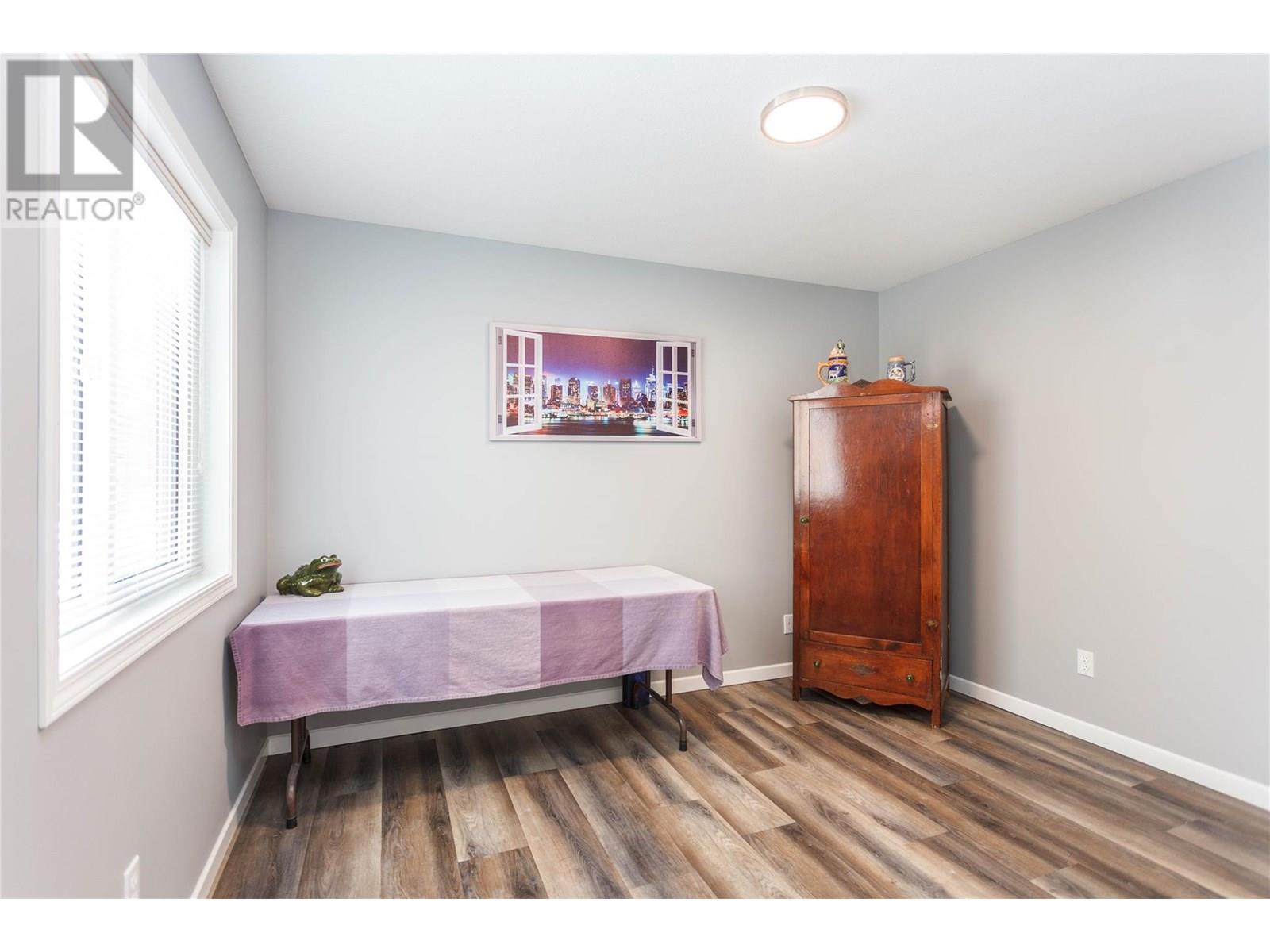 #4 2675 PINE AVENUE - Image 22