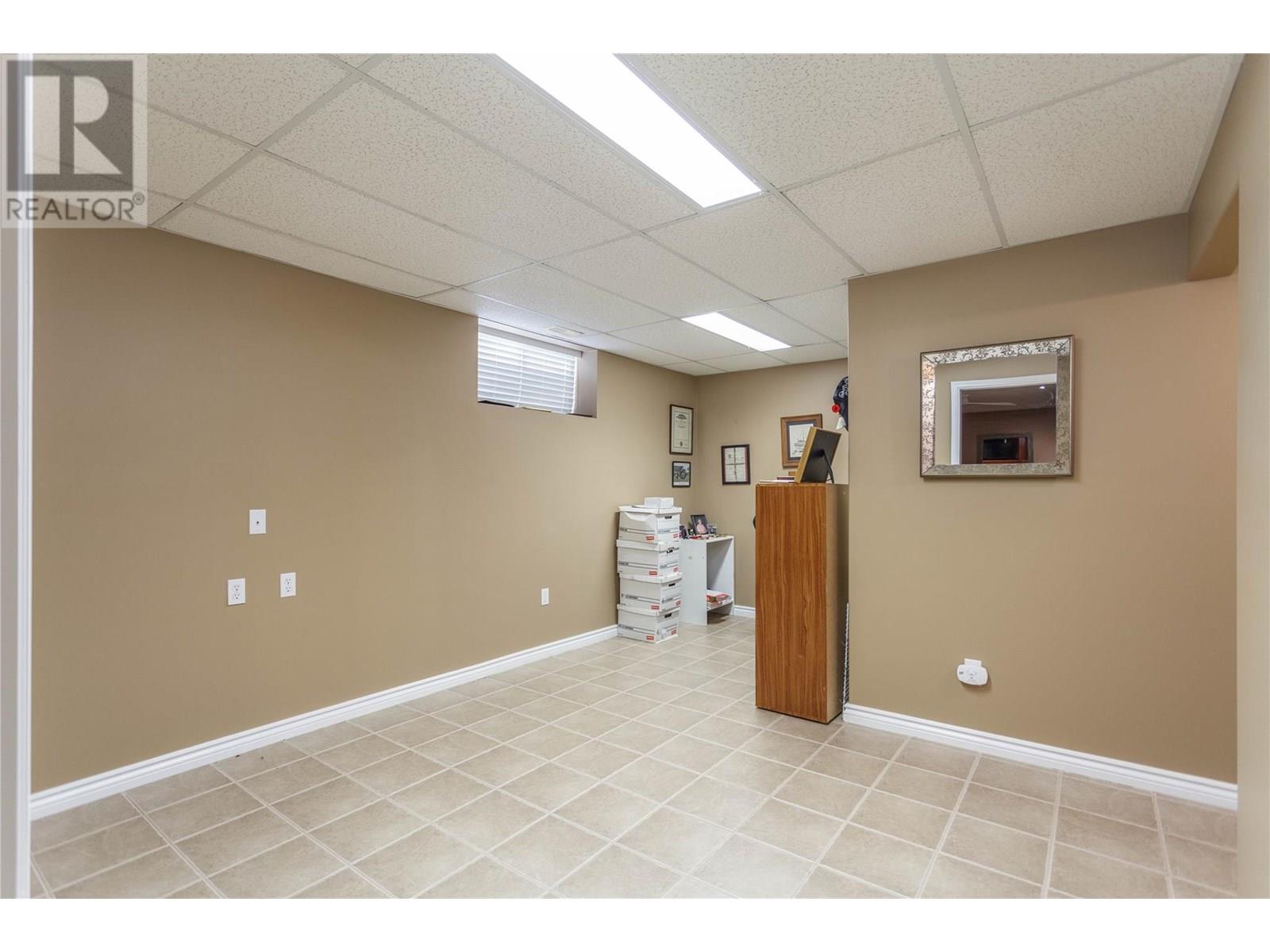 #4 2675 PINE AVENUE - Image 31
