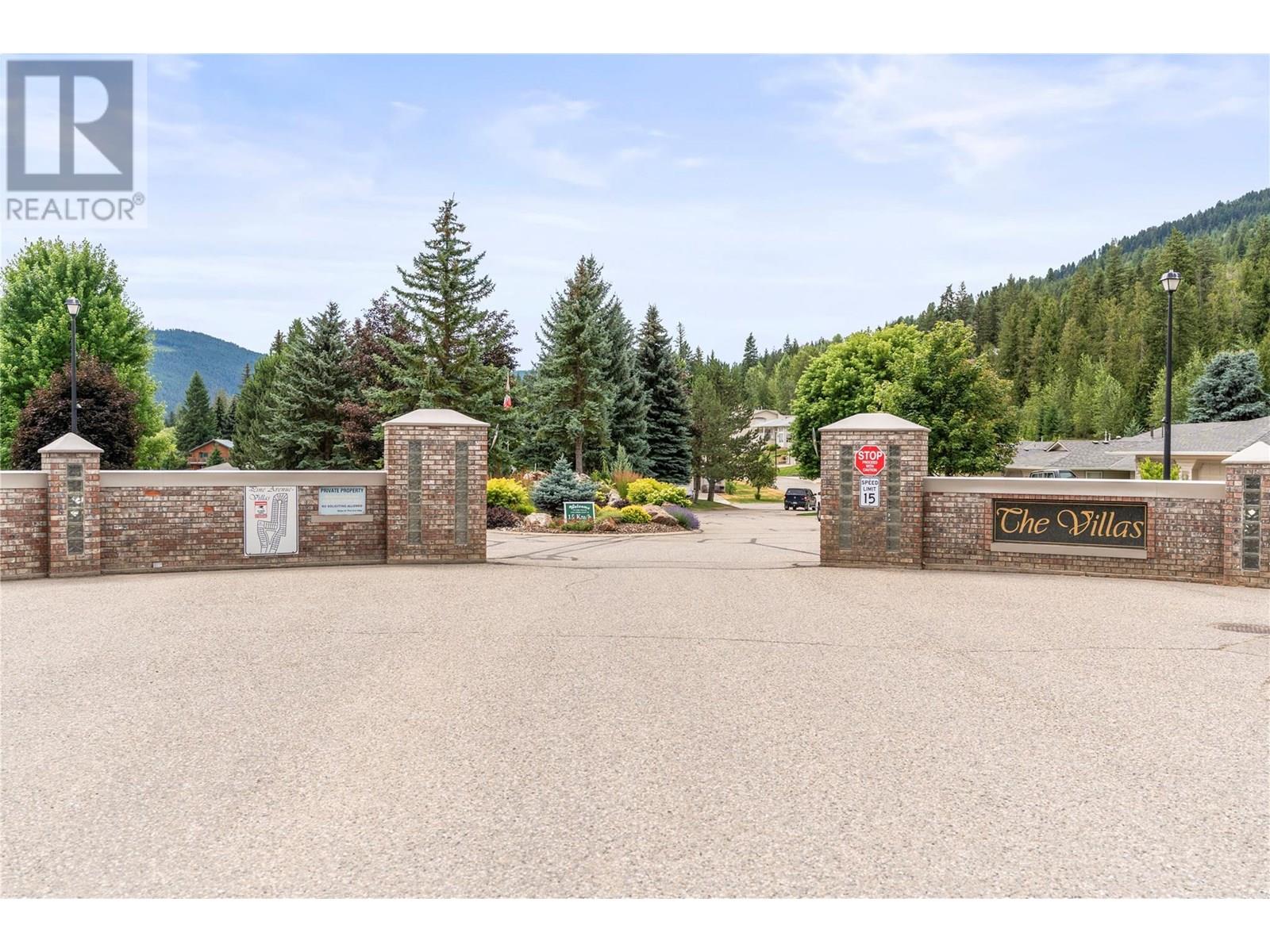 #4 2675 PINE AVENUE - Image 34
