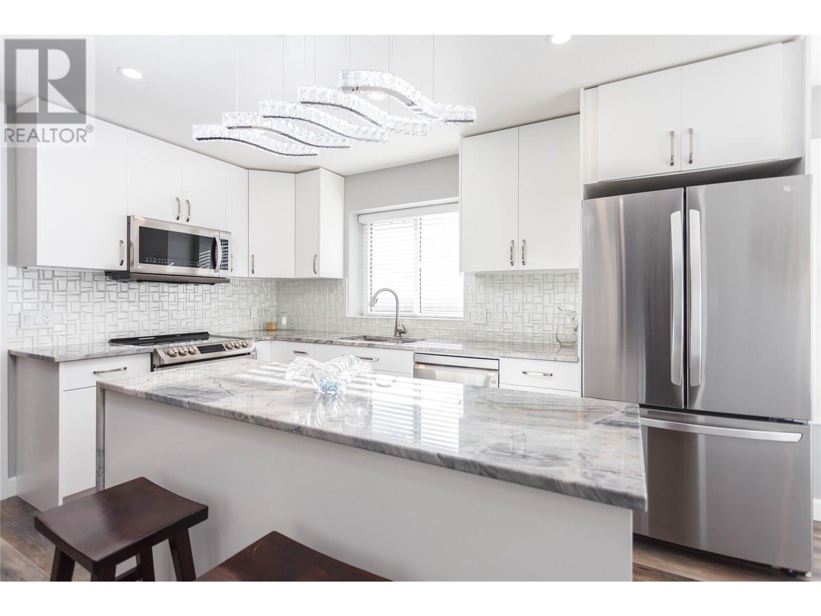 #4 2675 PINE AVENUE - Image 7