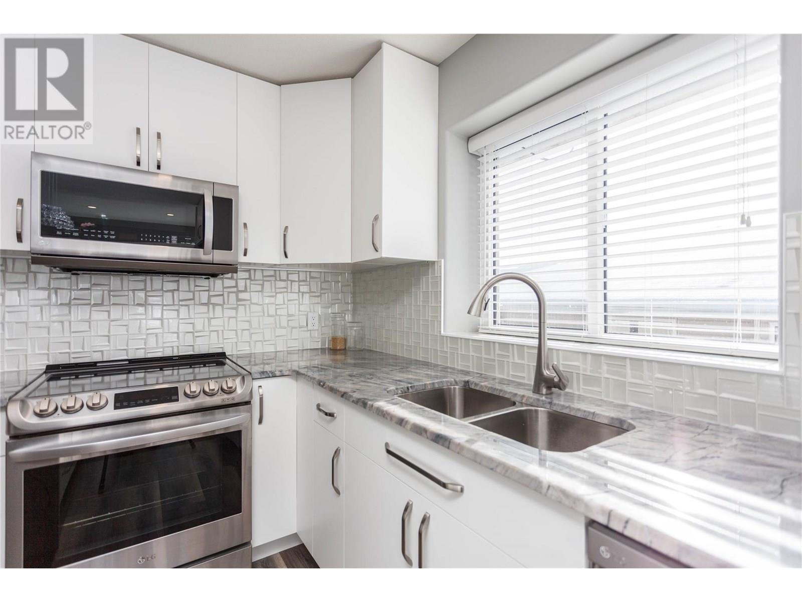 #4 2675 PINE AVENUE - Image 8