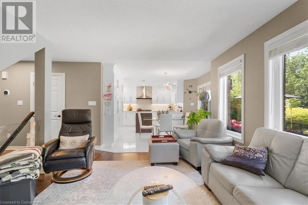 Photo 35 of 17 Michaela Crescent, Fonthill ON