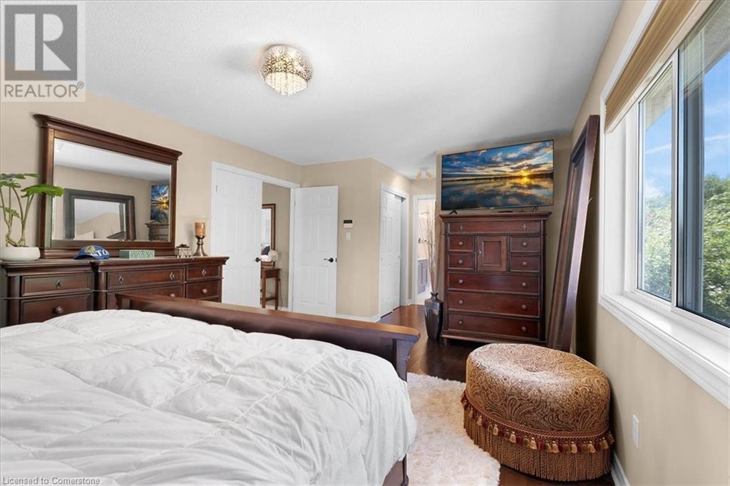 Photo 18 of 17 Michaela Crescent, Fonthill ON