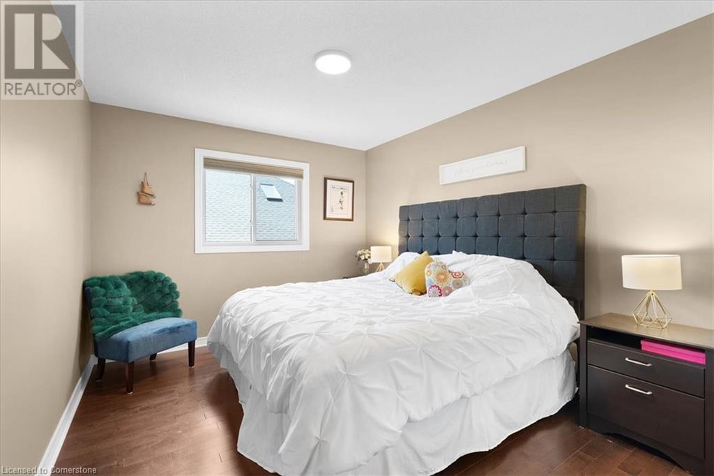 Photo 40 of 17 Michaela Crescent, Fonthill ON