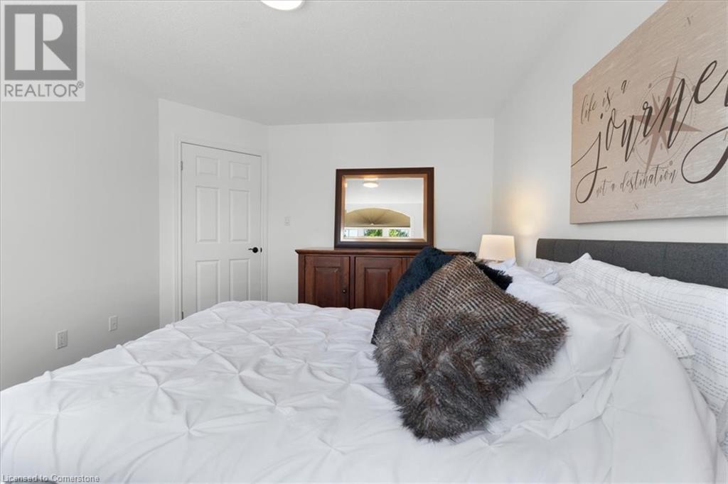 Photo 41 of 17 Michaela Crescent, Fonthill ON