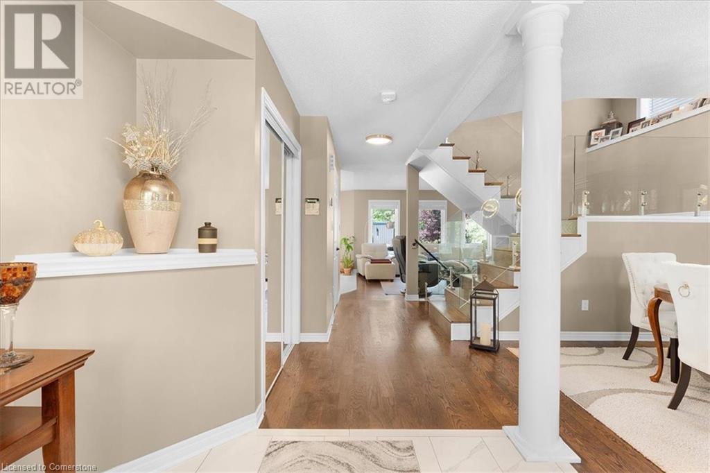 Photo 33 of 17 Michaela Crescent, Fonthill ON