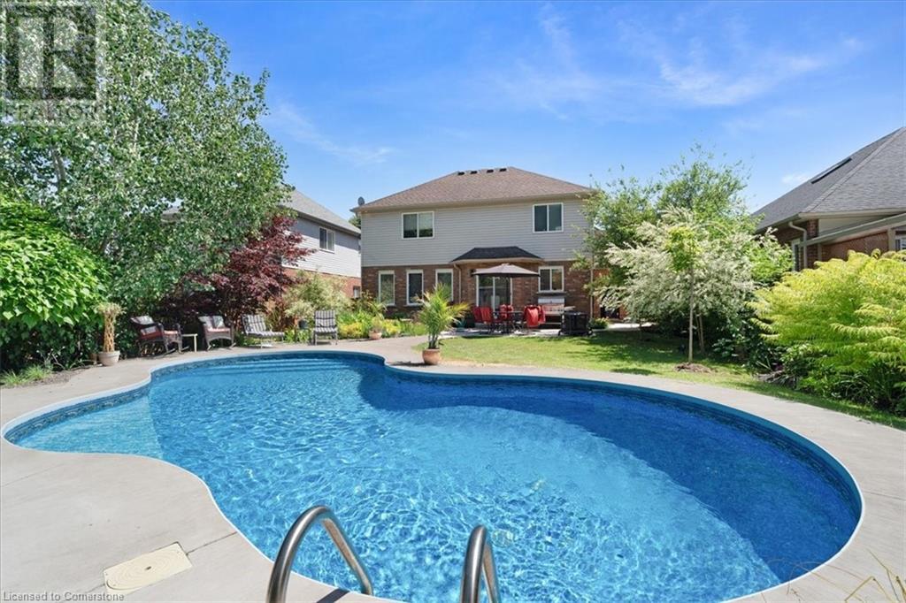 Photo 8 of 17 Michaela Crescent, Fonthill ON