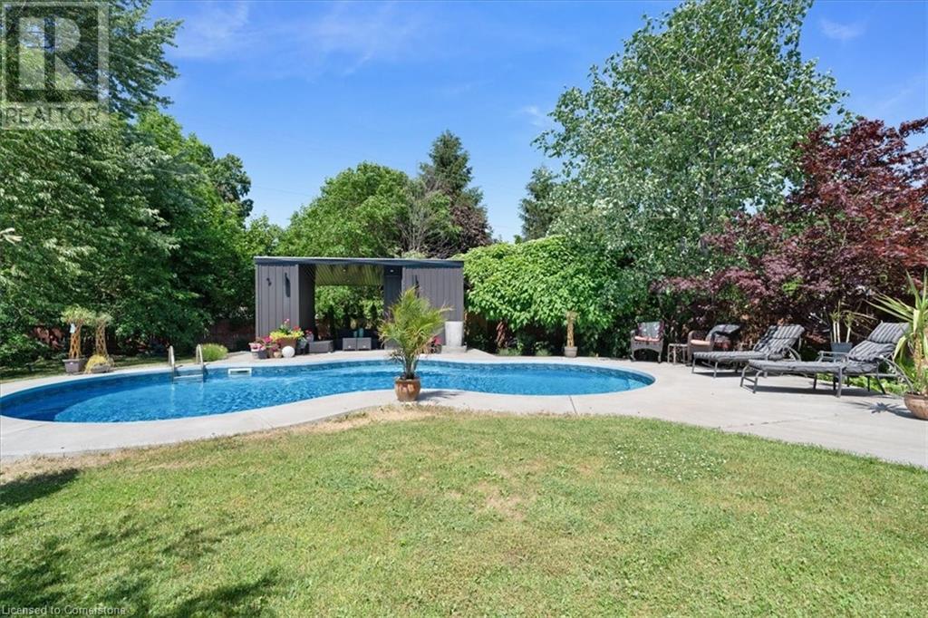 Photo 15 of 17 Michaela Crescent, Fonthill ON