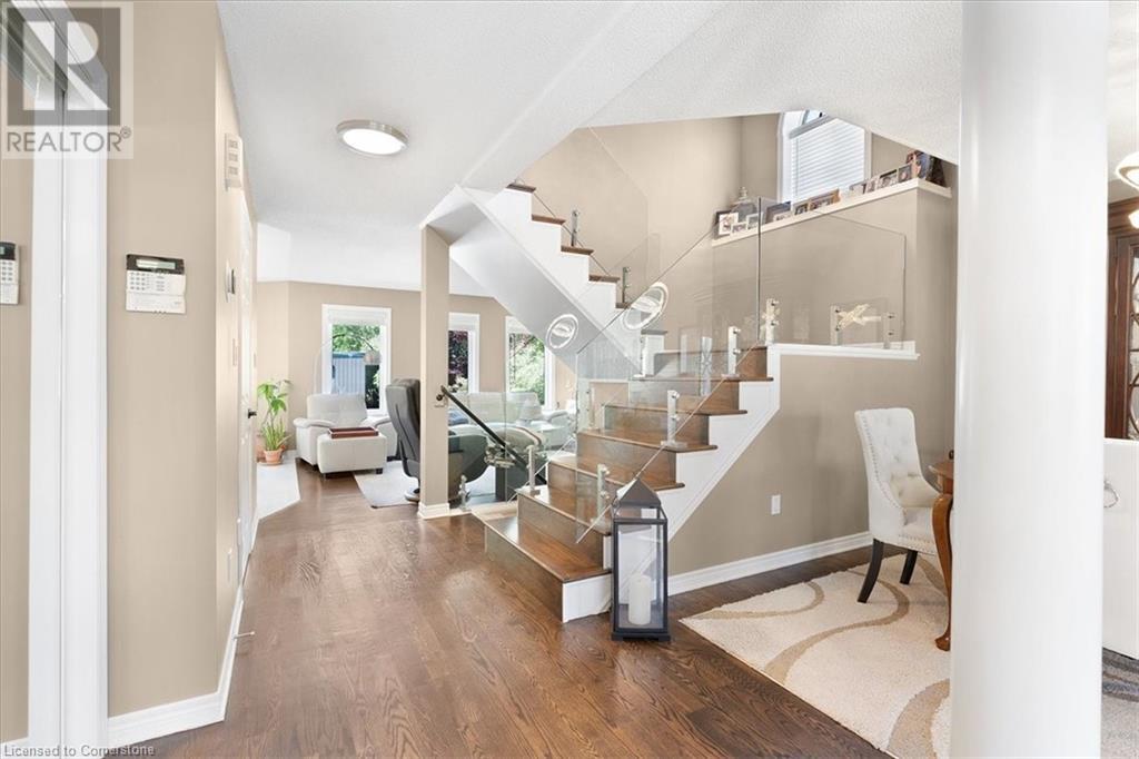 Photo 24 of 17 Michaela Crescent, Fonthill ON