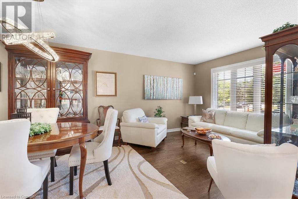 Photo 34 of 17 Michaela Crescent, Fonthill ON