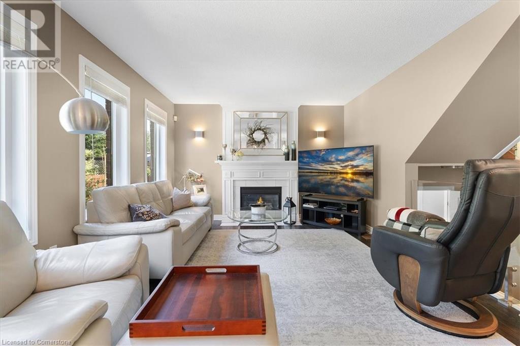 Photo 9 of 17 Michaela Crescent, Fonthill ON