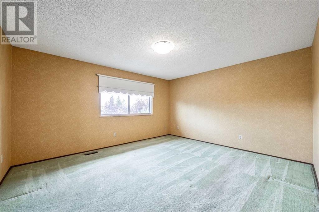 Single Family House for Sale in  Whiteridge Place NE Whitehorn Calgary 