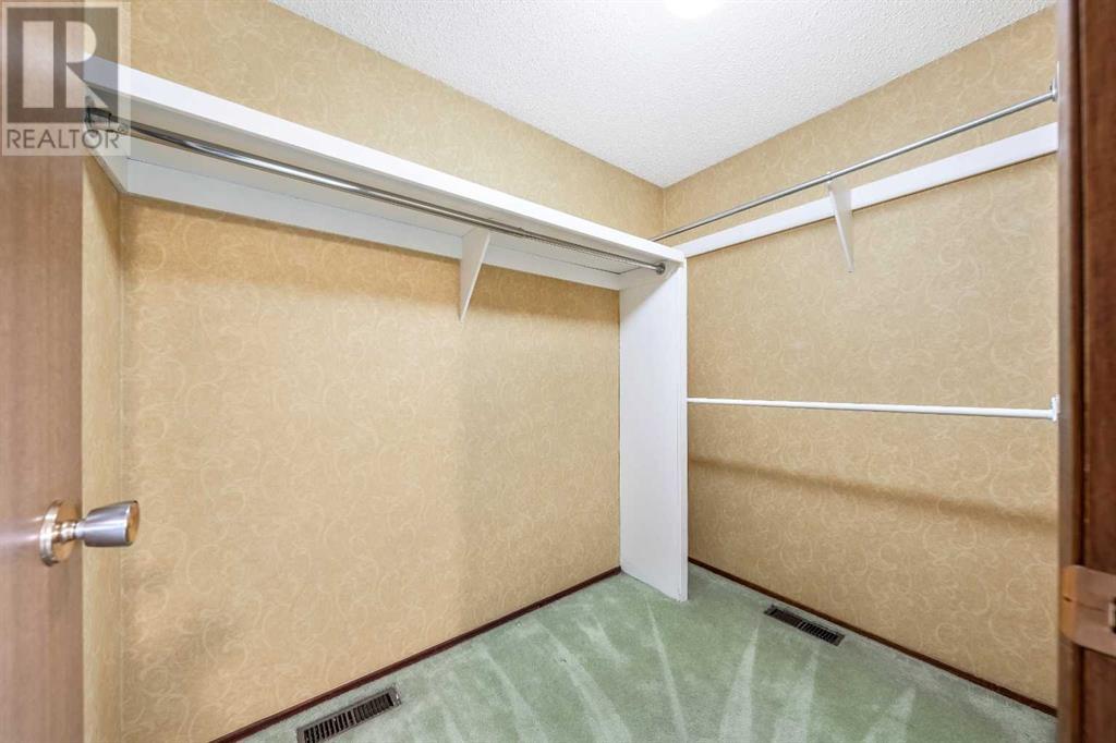 Single Family House for Sale in  Whiteridge Place NE Whitehorn Calgary 