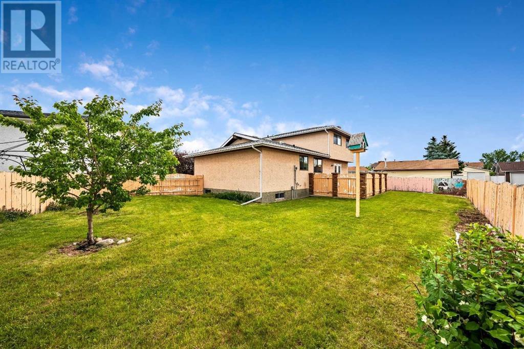 Single Family House for Sale in  Whiteridge Place NE Whitehorn Calgary 