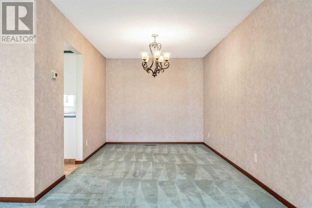 Single Family House for Sale in  Whiteridge Place NE Whitehorn Calgary 