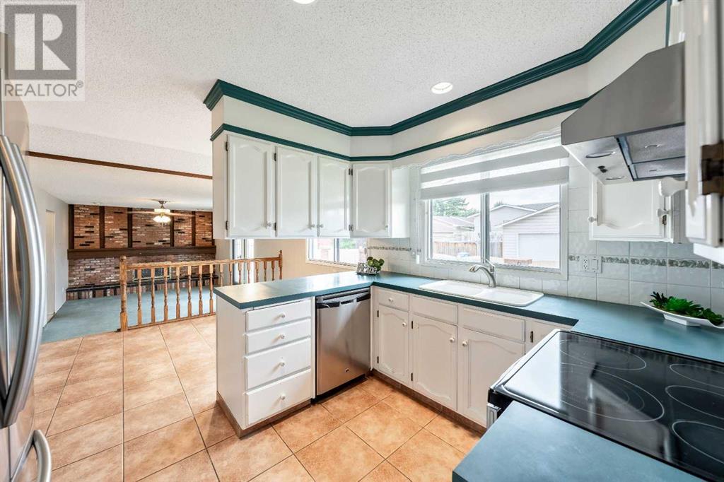 Single Family House for Sale in  Whiteridge Place NE Whitehorn Calgary 