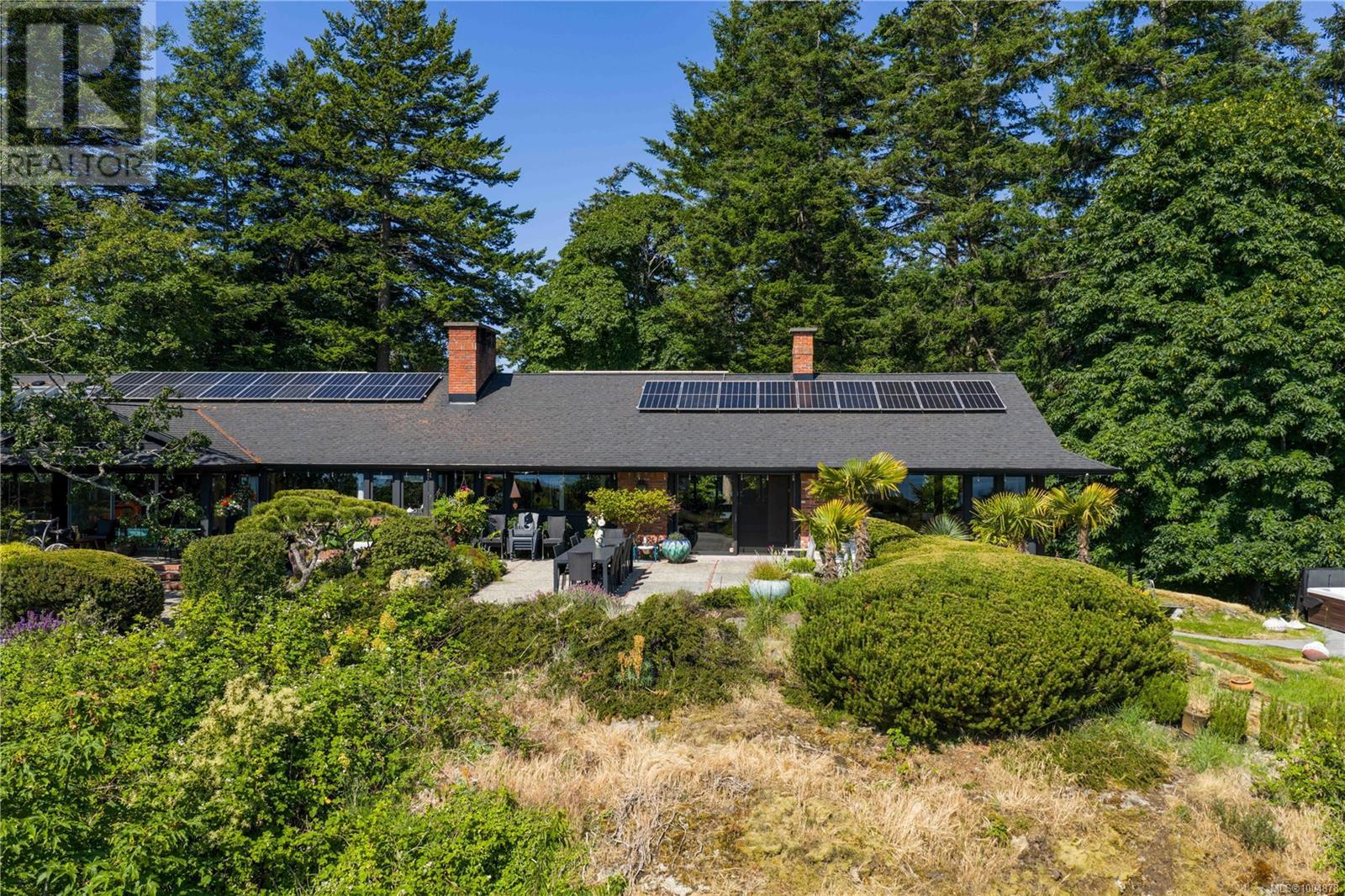 1996 Ferndale Rd, Saanich