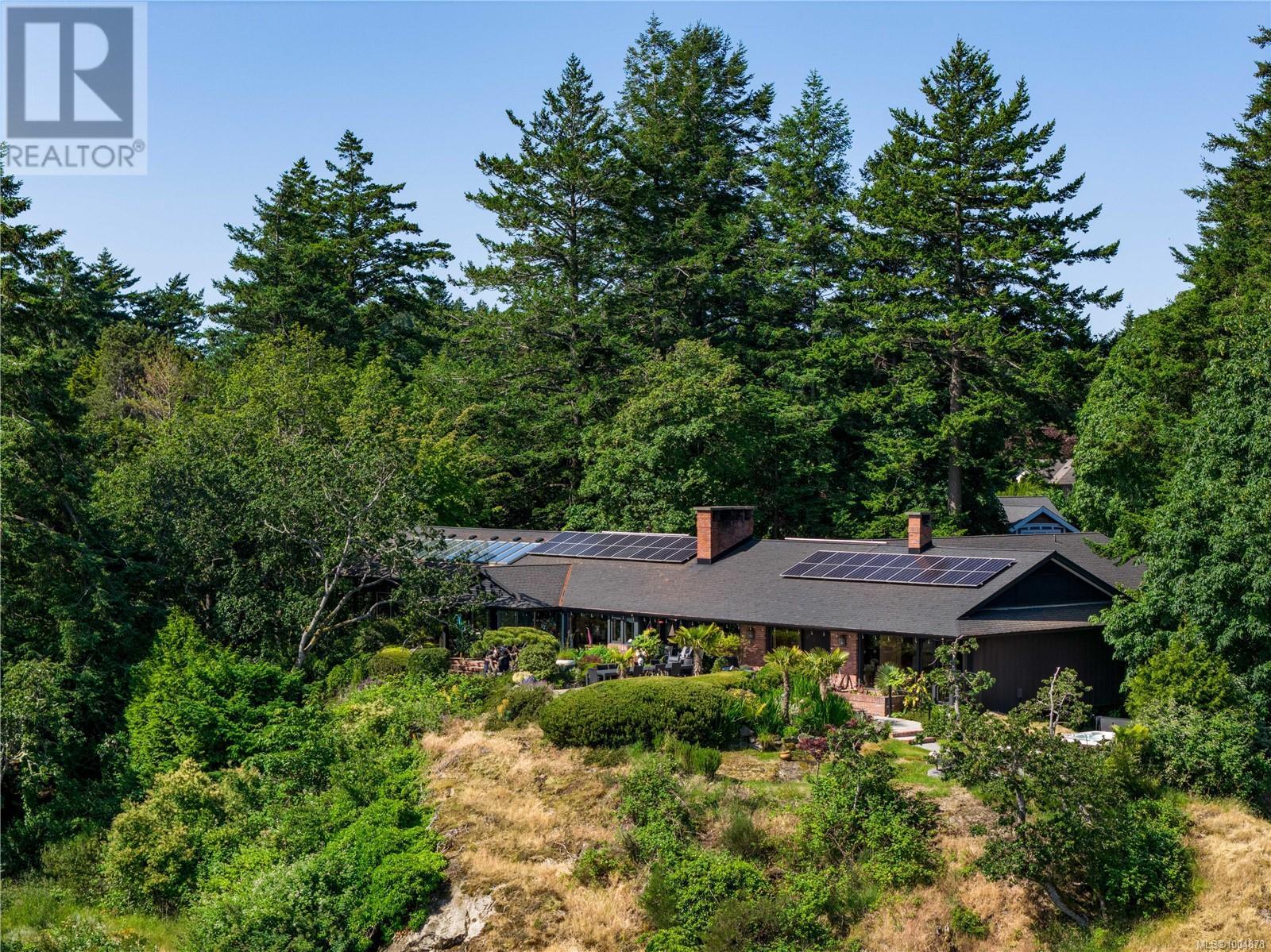 1996 Ferndale Rd, Saanich