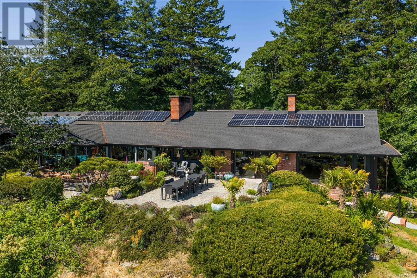 1996 Ferndale Rd, Saanich