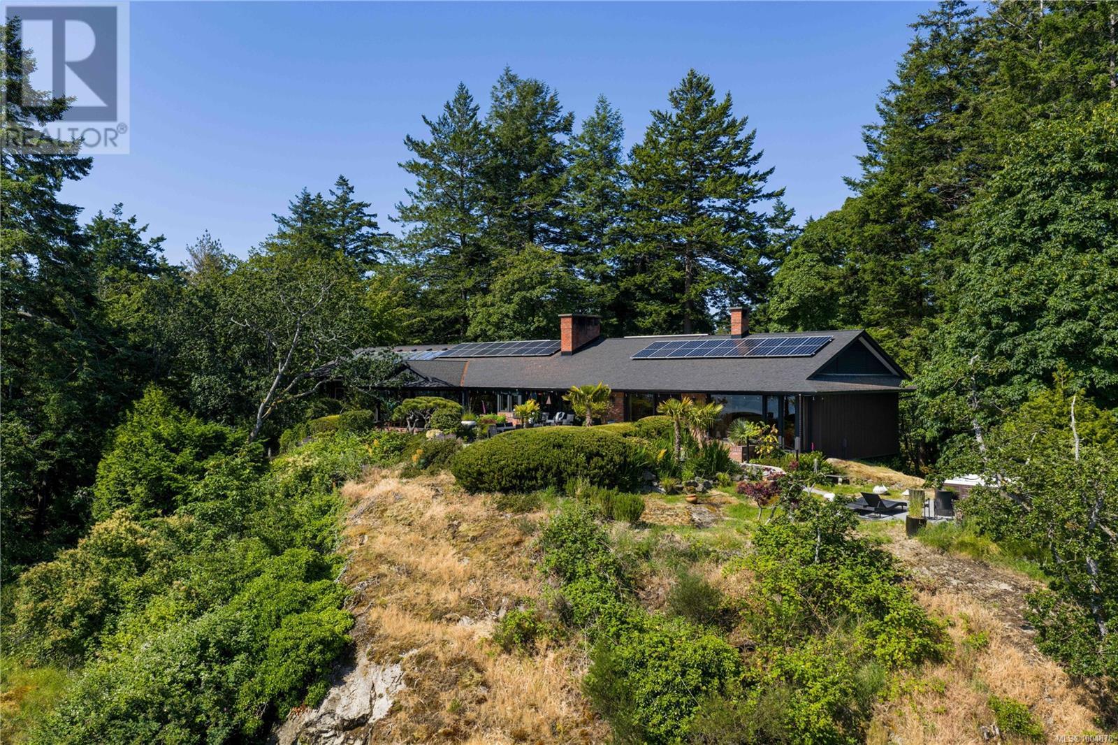 1996 Ferndale Rd, Saanich