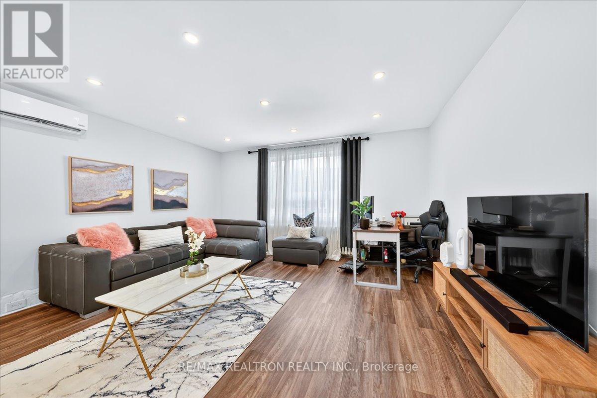 Photo 8 of 1640 Queen Street W, Toronto ON