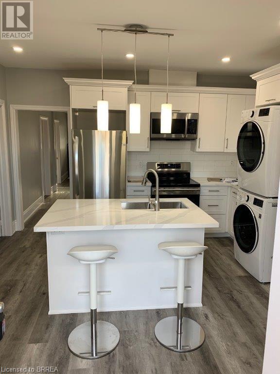 Photo 8 of 161 Dundas Street, Brantford ON