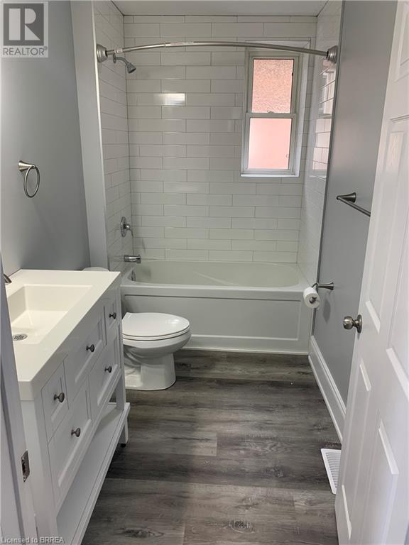 Photo 11 of 161 Dundas Street, Brantford ON