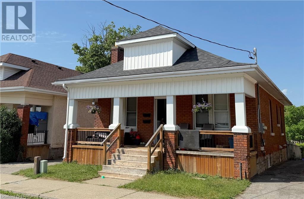 Photo 2 of 161 Dundas Street, Brantford ON