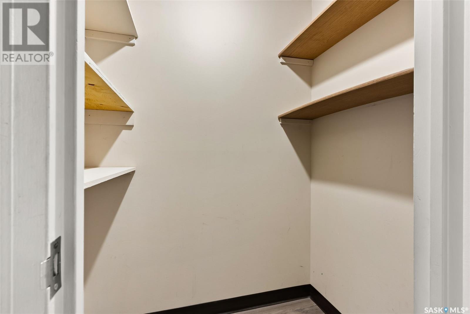 Single Family House High rise for Sale in   Gordon ROAD Regina 