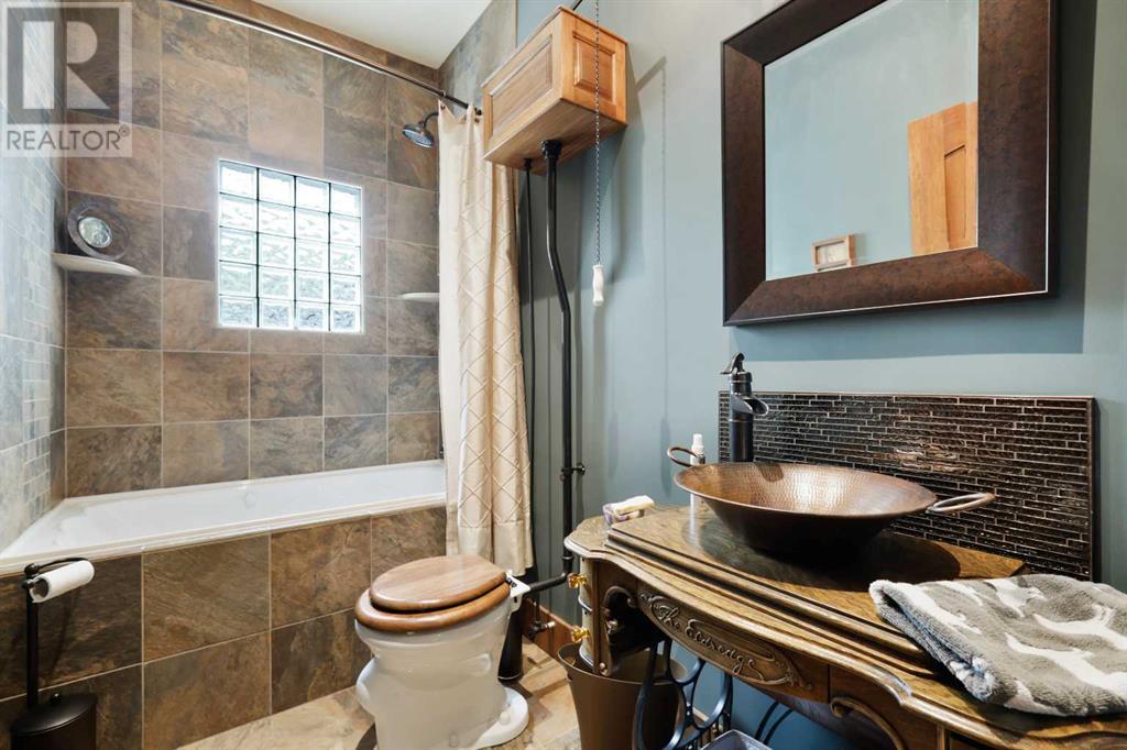 Single Family House for Sale in   Avenue NW Parkdale Calgary 