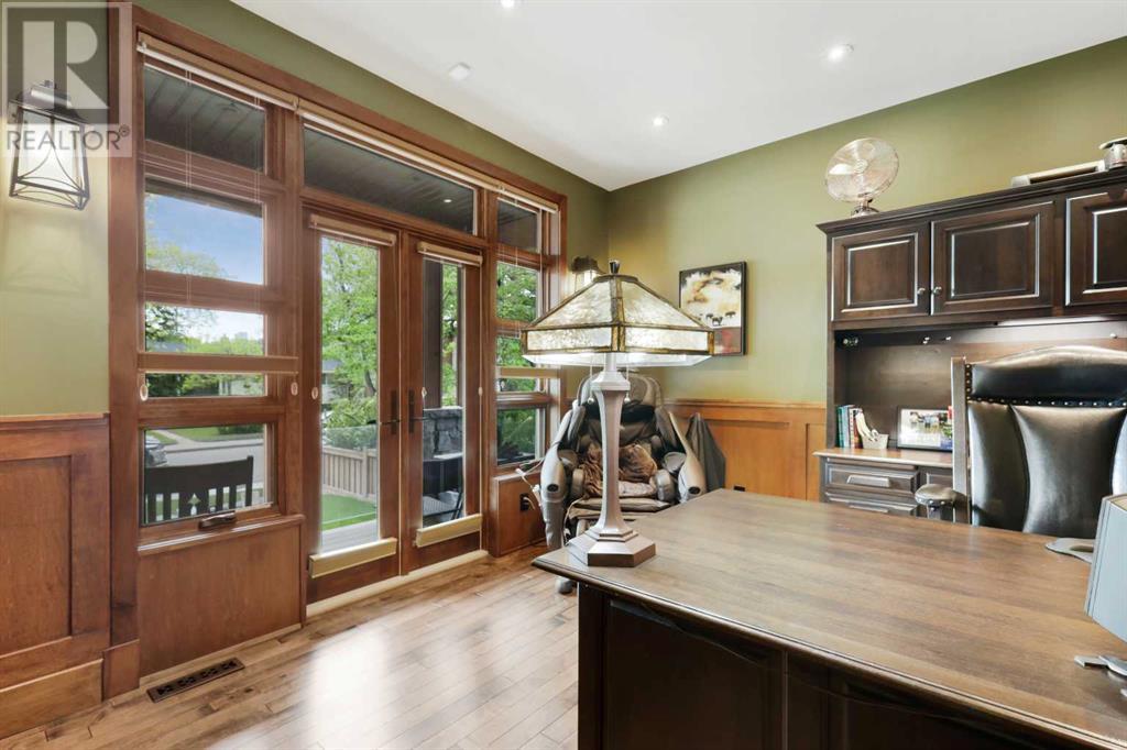 Single Family House for Sale in   Avenue NW Parkdale Calgary 