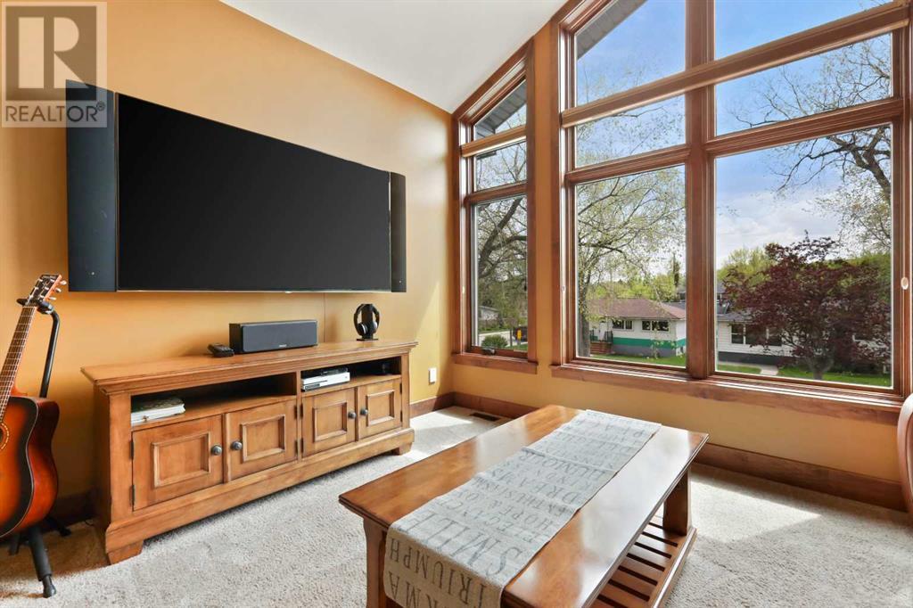 Single Family House for Sale in   Avenue NW Parkdale Calgary 