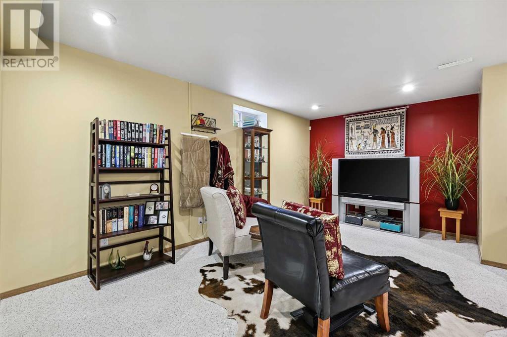 Single Family House for Sale in  Douglas Ridge Circle SE Douglasdale/Glen Calgary 