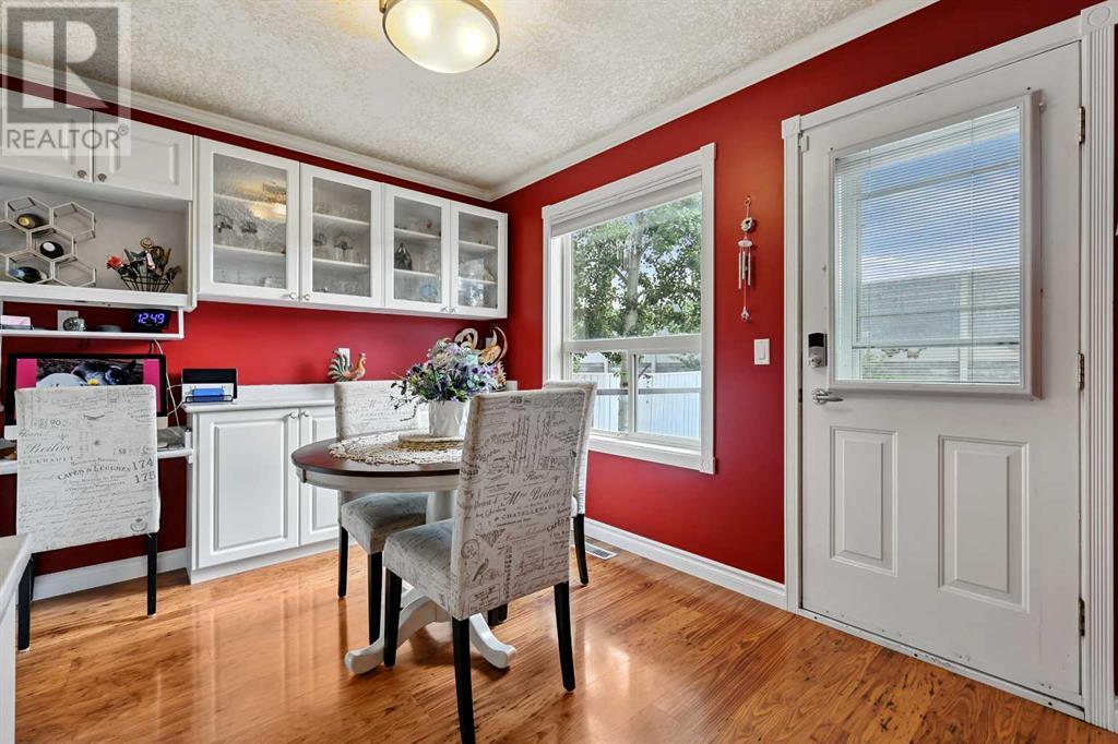Single Family House for Sale in  Douglas Ridge Circle SE Douglasdale/Glen Calgary 