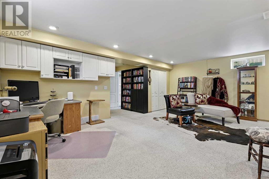 Single Family House for Sale in  Douglas Ridge Circle SE Douglasdale/Glen Calgary 