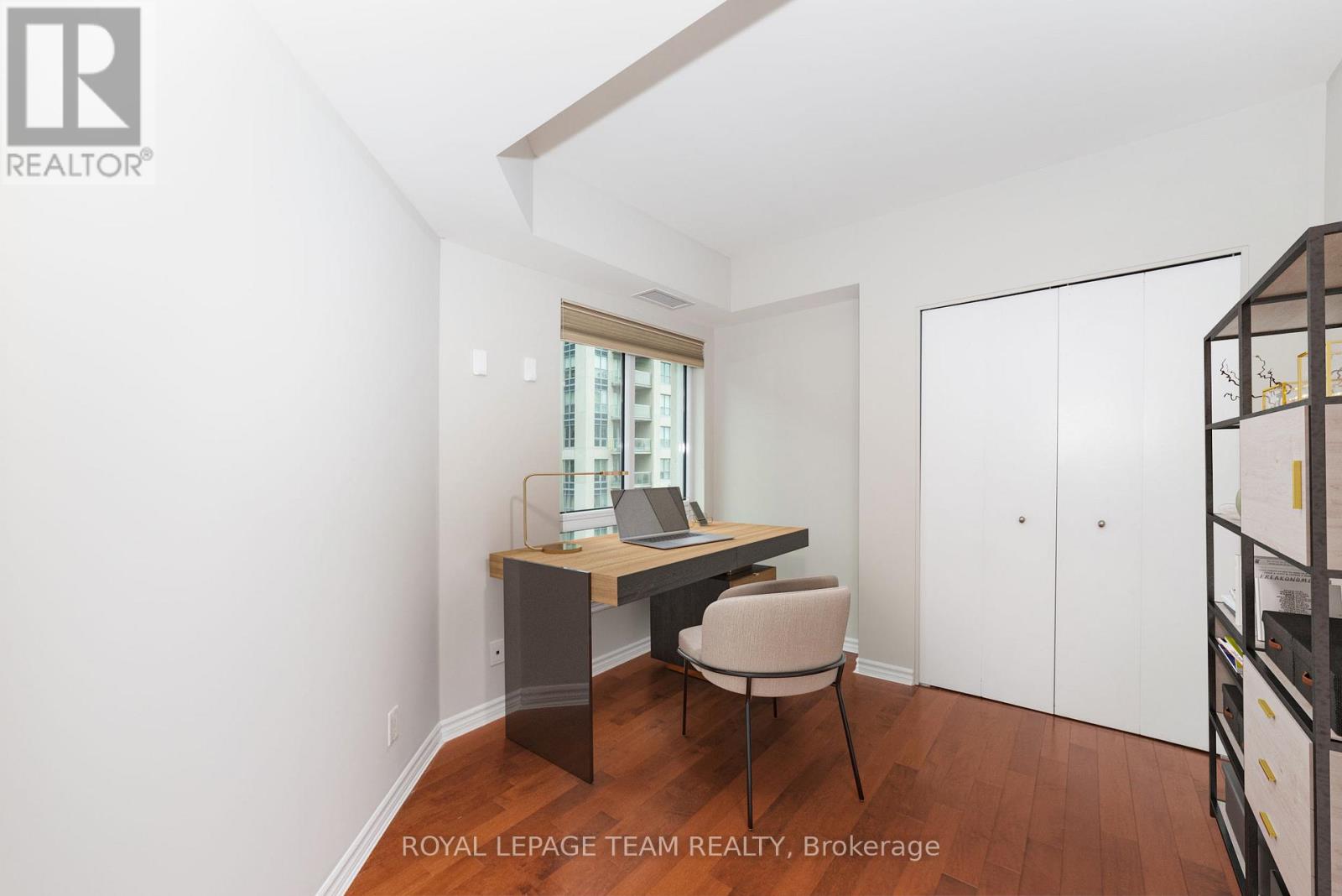 https://ddfcdn.realtor.ca/listing/TS638868836610200000/reb76/highres/0/x12253120_27.jpg