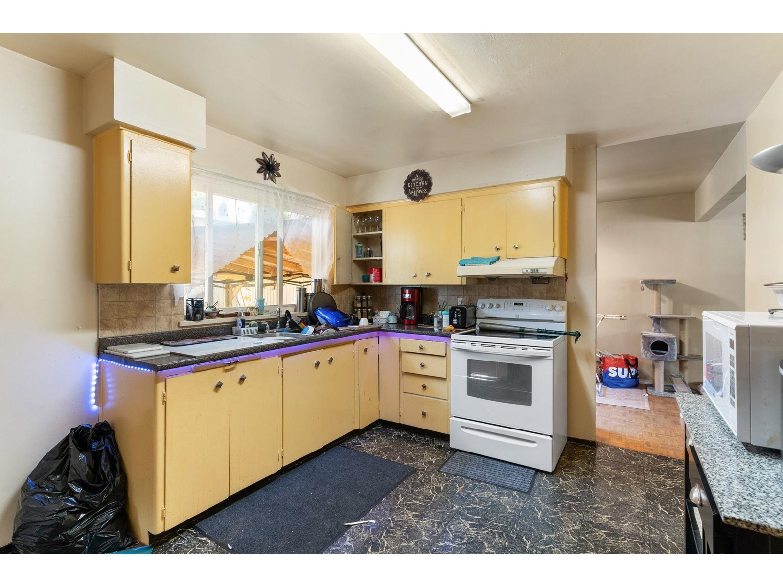 Photo 10 of 12476 99 Avenue, Surrey BC