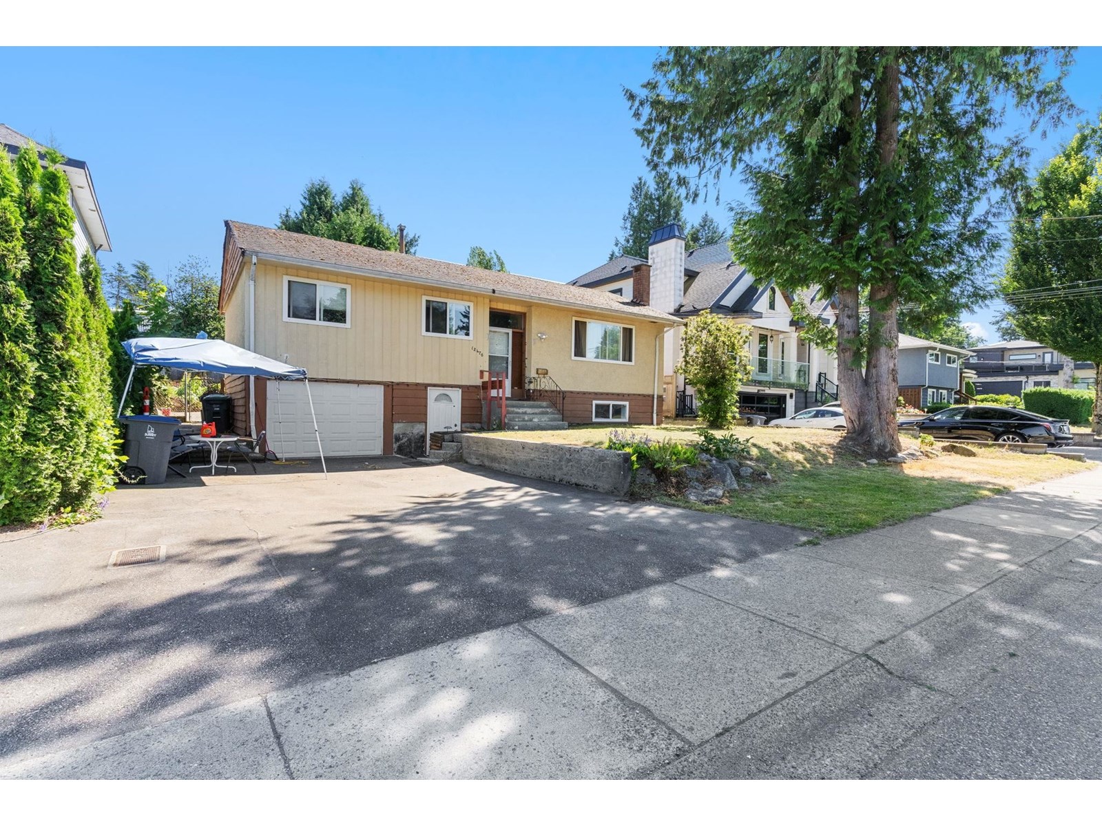 Photo 2 of 12476 99 Avenue, Surrey BC