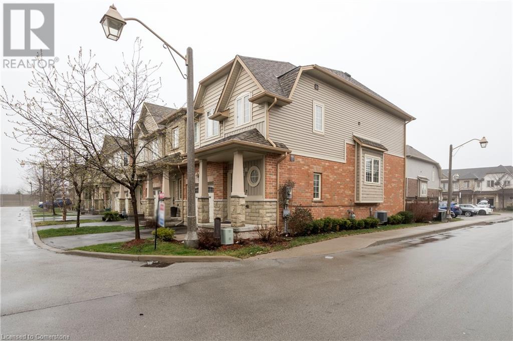 Photo 2 of 8 Lakelawn Road Unit 54, Grimsby ON