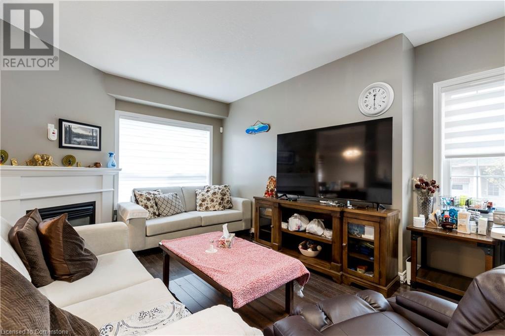 Photo 5 of 8 Lakelawn Road Unit 54, Grimsby ON