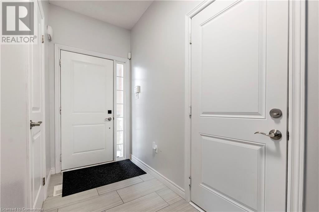 Photo 6 of 8 Lakelawn Road Unit 54, Grimsby ON