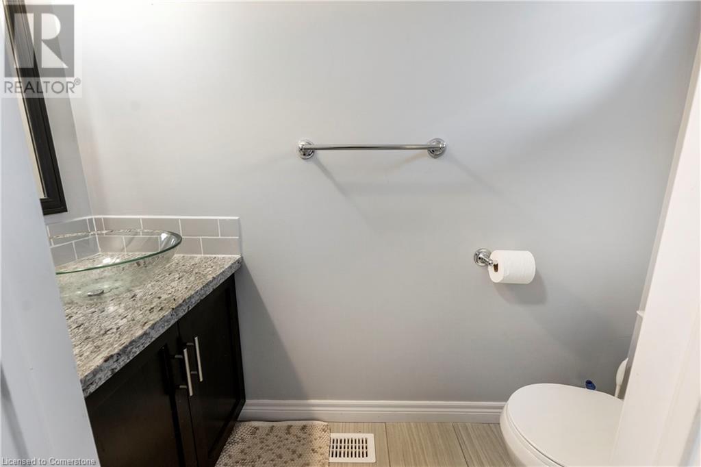 Photo 14 of 8 Lakelawn Road Unit 54, Grimsby ON