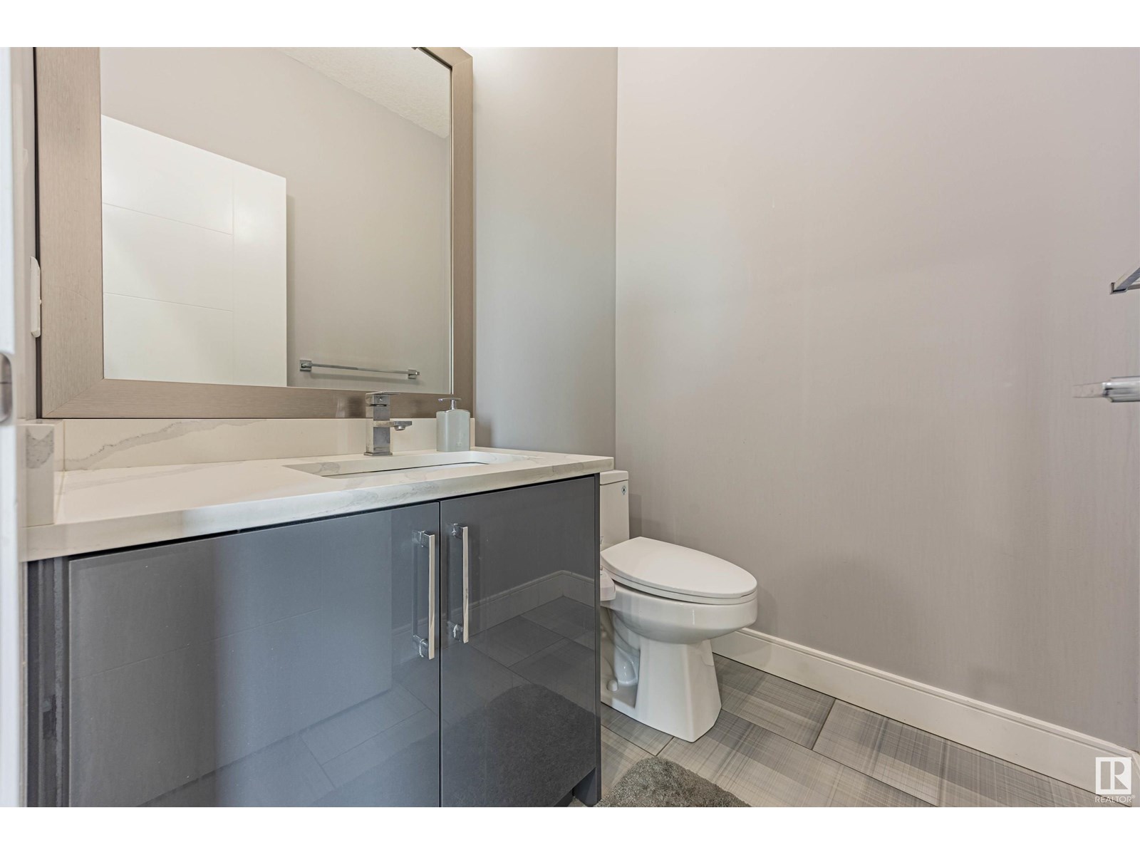 Photo 12 of 8110 174 A Av Nw Nw, Edmonton AB