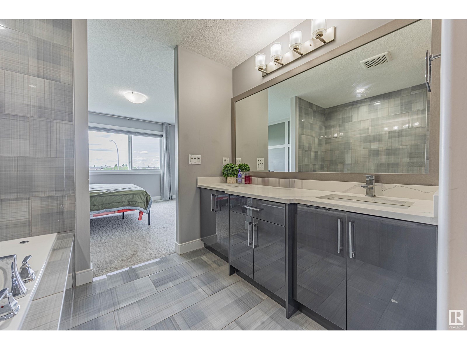 Photo 23 of 8110 174 A Av Nw Nw, Edmonton AB