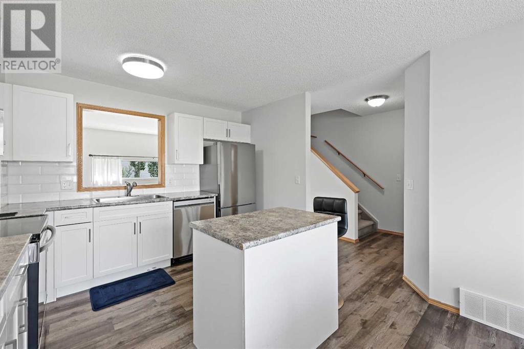 Single Family House 4 Level for Sale in  Rocky Ridge Court NW Rocky Ridge Calgary 