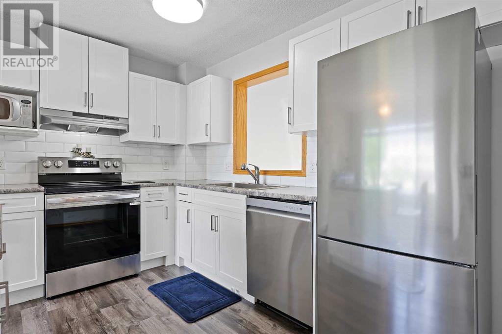 Single Family House 4 Level for Sale in  Rocky Ridge Court NW Rocky Ridge Calgary 